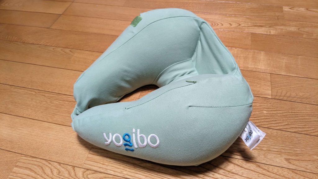 「Yogibo Neck Pillow X Logo」の写真画像（全体）